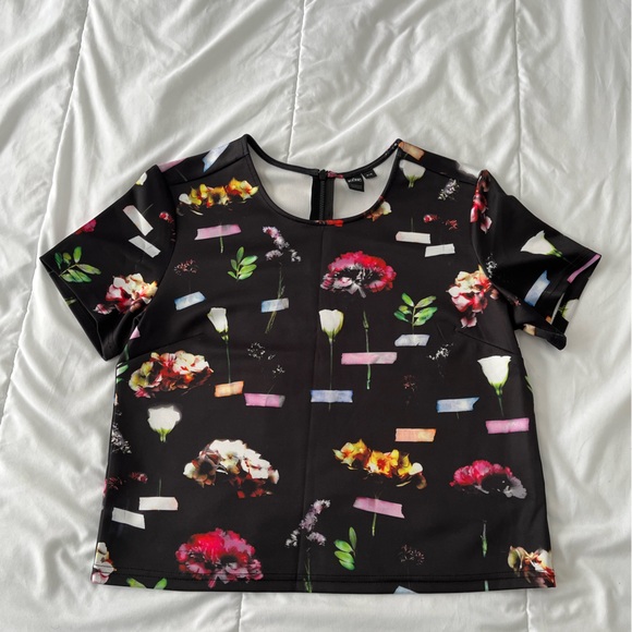 NWOT Flower Print Crop Top - Picture 1 of 2